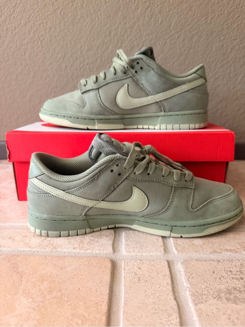 Nike Dunk Low Retro Premium “Oil Green”  size 8 Men’s / 9.5 Women’s like NEW!! - Picture 2 of 5
